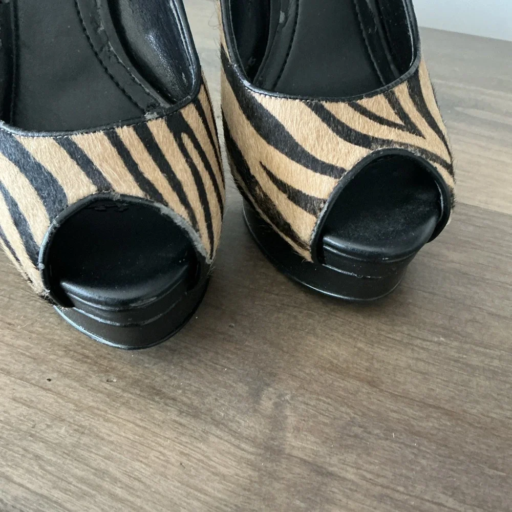 Bcbgeneration Faux Fur Tiger Stripe‎  Peep toe Heels Sz 7